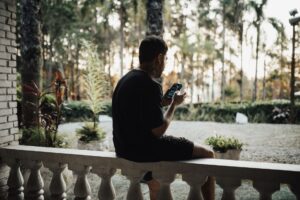Comment les mobiles et les objets connectés révolutionnent-ils nos interactions ?
